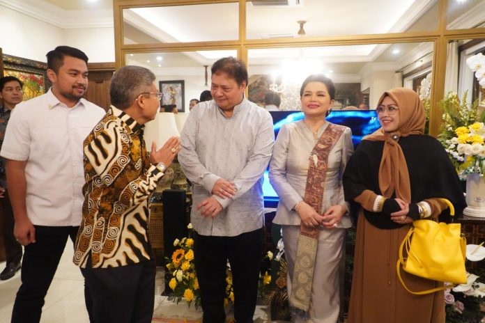 FOTO: Ketua Golkar Sulsel, Taufan Pawe (TP) saat menghadiri Open House Ketua Umum Partai Golkar Airlangga Hartarto, di kawasan Widya Chandra, Jakarta Selatan, Kamis, 11 April 2024 malam. (Istimewa)