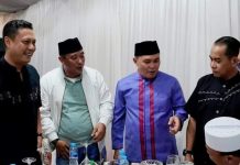 Tanpa Amran Sulaiman, Halalbihalal Fadil Imran Bertabur Bintang di Sulsel FOTO: Wakil Ketua Komisi V DPR RI, Andi Iwan Aras (AIA) Pj Gubernur Bachtiar, Komjen Pol Fadil Imran, Kapolda Sulsel Irjen Andi Rian Ryacudu Djajadi dan Tokoh Agama Ustad Dasa'ad Latif di acara Hal Bihalal yang digelar Kabaharkam Mabes Polri. Sabtu (13/4)
