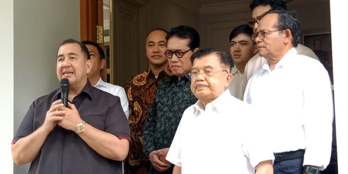 FOTO: Pendeta Gilbert Lumoindong, datang dan menemui Jusuf Kalla atau JK di kawasan Jakarta Selatan, Senin (15/4/2024).