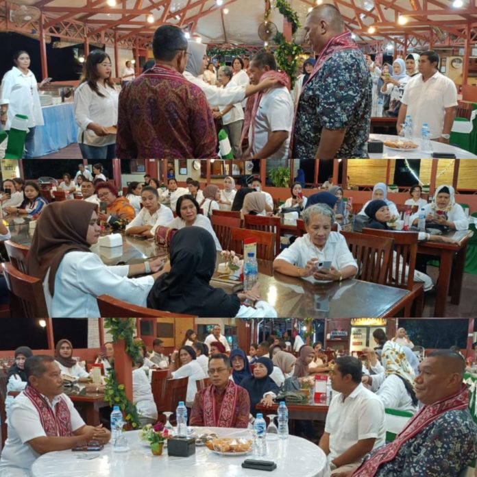 FOTO: Anak Kolong Maluku (AK) tahun ini merayakan ulang tahun yang ke-2. dihadiri sekitar 100 anggota AK, diawali dengan pembacaan riwayat singkat organisasi dan dilanjutkan ramah tamah, tampak tamu undangan Pangdam XVI/Pattimura yang wakili oleh Kolonel Inf Abdullah Jamali dan didampingi oleh Pembina AK, Prof Izack Wenno, Ketum AK Reyn Wenno SE dan Ketua Panitia HUT Ronaldo Talapessy Phd dalam dalam suasana penuh keakraban dan persaudaraan. 15 April 2024.