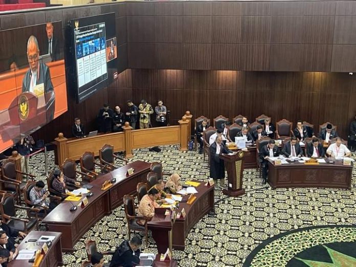 FOTO: Suasana sidang di Gedung Mahkamah Konstitusi Jakarta [Properti: Anies Baswedan/Facebook]