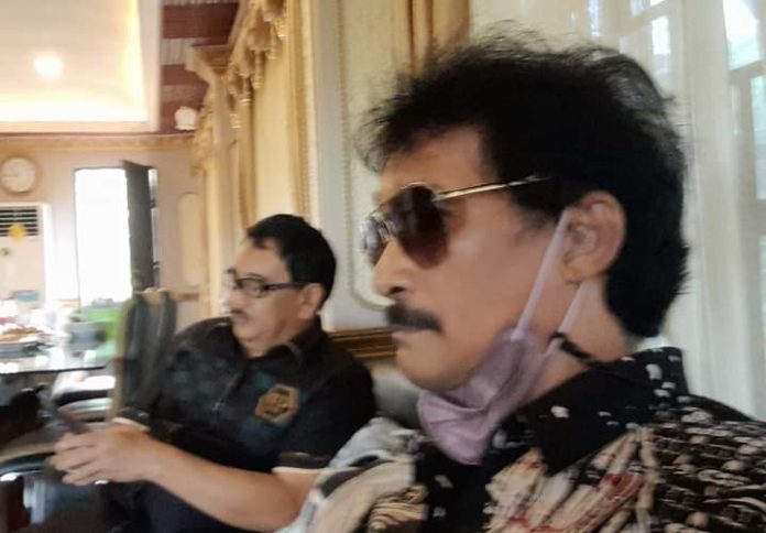 FOTO: Dewan Penasihat PWI Sulsel Andi Pasamangi Wawo dan Dr. H. Burhanuddin Andi, MH