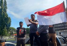 DPD GBNN Sulsel Desak TNI Polri Lakukan Operasi Militer Terukur di Papua FOTO: Ketua DPD GBNN, Andi Baso Fadli Husain saat membacakan pernyataan dukungan TNI Polri menggelar operasi militer di Papua.