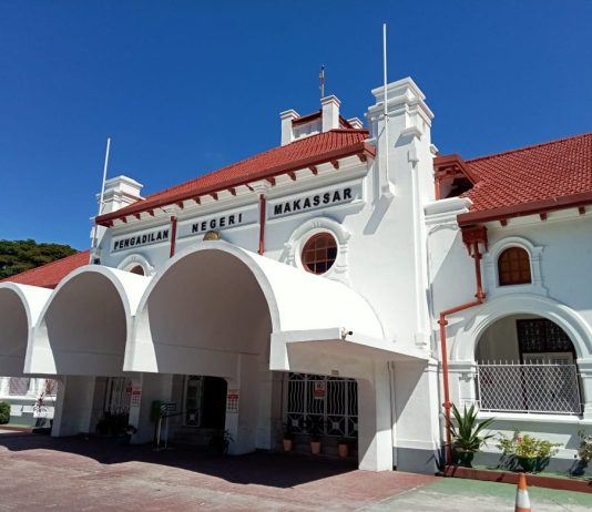 Pelaku Pembakaran Gedung DPRD Sulsel Hanya Dituntut 1 Tahun Penjara, BMI Minta Hakim Vonis Hukuman Maksimal FOTO: Kantor Pengadilan Negeri Makassar, Jln. R.A Kartini No.18/23, Kelurahan Baru, Kecamatan Ujung Pandang, Kota Makassar, Sulawesi Selatan (Dok.LegionNews)