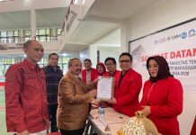 Resmi Mendaftarkan Diri Calon Dekan FT UNM, ini Visi dan Misi Dr. Taufiq Natsir FOTO: Dr Drs Taufiq Natsir MPd. salah satu dosen di Fakultas Teknik Universitas Negeri Makassar (FT UNM) saat mendaftar sebagai calon Dekan FT UNM.