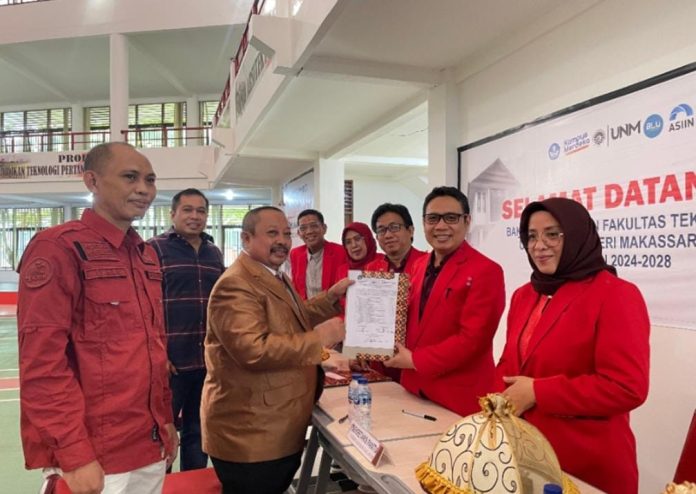 FOTO: Dr Drs Taufiq Natsir MPd. salah satu dosen di Fakultas Teknik Universitas Negeri Makassar (FT UNM) saat mendaftar sebagai calon Dekan FT UNM.