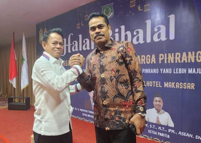 FOTO: Aldin Bulen, bersama Ahmadi Akil, Kepala Dinas Perindustrian Sulawesi Selatan dalam kegiatan halalbihalal Kerukunan Keluarga Pinrang (KKP) di Swiss-Bell hotel Makassar, Sabtu (20/4/2024).