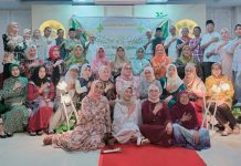 Panitia Halalbihalal IKA FE Unhas Angkatan’84 Sampaikan Terimakasih Kepada Para Alumni FOTO: Panitia Pelaksanaan Halalbihalal Ikatan Alumni Fakultas Ekonomi (IKA FE) Angkatan 1984, usai menggelar pertemuan di SKY One Suki dan Dimsum Restaurant dan Lounge di Jalan Gunung Latimojong, Lariang Bangi, Kecamatan Makassar, Kota Makassar. Minggu (21/4/2024).