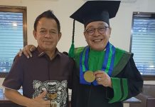 Raih Gelar Doktor, Aldin Bulen Beri Ucapan Selamat ke Supriansa FOTO: Kiri Drs. H. Aldin Bulen, SH,.MH dan Kanan Supriansa, SH,.MH