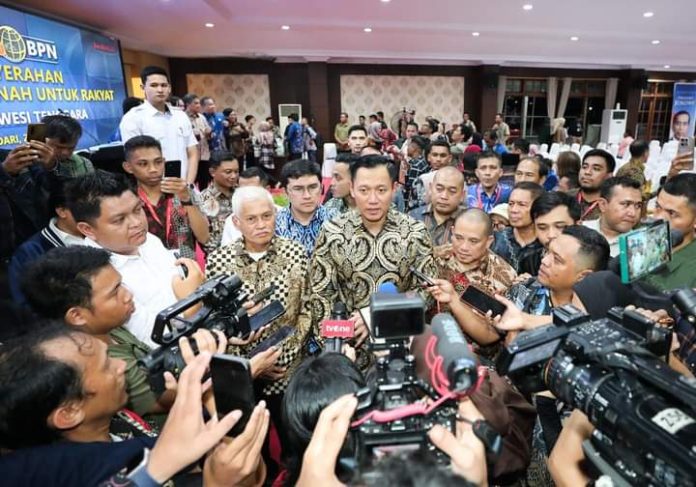 FOTO: Menteri Agraria dan Tata Ruang/Kepala Badan Pertanahan Nasional (ATR/BPN) Agus Harimurti Yudhoyono (AHY) saat ditemui sejumlah awak media di Kendari, Sulawesi Tenggara. [Properti: AHY]