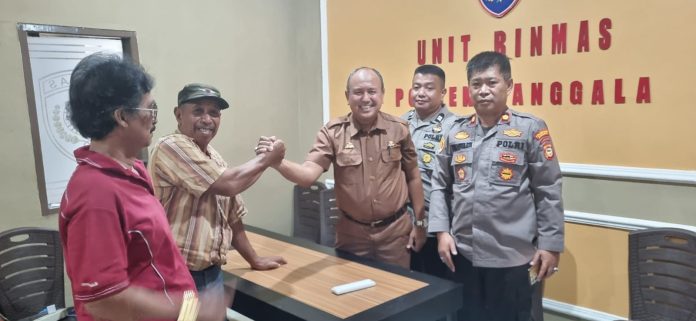 FOTO: Kapolsek Manggala Kompol H.Syamsuardi, S.Sos, MH dalam pertemuan antara Kepala Sekolah Drs. Muhammad Ahyar, M.Pd dan H.Boko yang dihadiri Penasehat FKPM Andi Pasamangi Wawo.