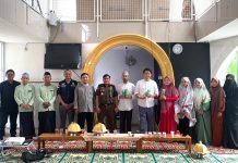 Jaksa Masuk Sekolah Kunjungi Pondok Pesantren Darud Da’wah Wal Irsyad Makassar FOTO: Kasi Penkum Kejaksaan Tinggi Sulawesi Selatan Soetarmi, SH.MH melakukan kegiatan Penyuluhan Hukum Kepada Santri dan Santriwati pada Pondok Pesantren Darud Da'wah Wal Irsyad (DDI) ABRAD Makassar. Selasa (30/04/2024)