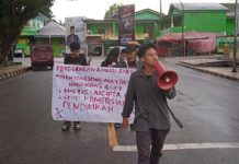 6 Tuntutan LSM PERKARA Peringatan Hari Buru Dan Hardiknas FOTO: Aktivis Pergerakan Koalisi Rakyat (PERKARA) Menggelar Aksi unjuk rasa dalam rangka memperingati Hari Buruh Internasional dan Hari Pendidikan di lampu merah kota Enrekang, Kamis (02/05/2024).
