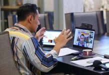 Diperintah Presiden, AHY Segera Relokasi Korban Bencana Gunung Ruang di Sulut FOTO: Menteri Agraria dan Tata Ruang, merangkap sebagai Kepala Badan Pertanahan Nasional (ATR/BPN) Agus Harimurti Yudhoyono (AHY) saat menggelar rapat secara virtual jelang keberangkatan ke Sulawesi Utara. (Properti: AHY)