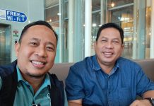 Peduli Bencana Luwu, KKLR Sulsel Gelar Open Donasi dan Kirimkan Bantuan FOTO: Dari kiri Sekretaris BPW KKLR dan Ir Hasbi Syamsu Ali, Ketua BPW KKLR Sulsel.