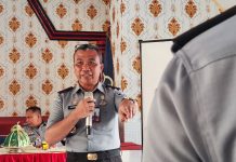 Seberapa Penting Mitigasi Resiko Bagi Sebuah Organisasi? Begini Penjelasan Surianto di hadapan Pegawai Rutan Kelas IIB Barru FOTO: Kepala Bidang Pelayanan Tahanan, Kesehatan, Rehabilitasi, Pengelolaan Benda Sitaan, Barang Rampasan Negara dan Keamanan Kanwil Kementerian Hukum dan HAM Sulawesi Selatan, Surianto. (Dok. Rutan Barru)