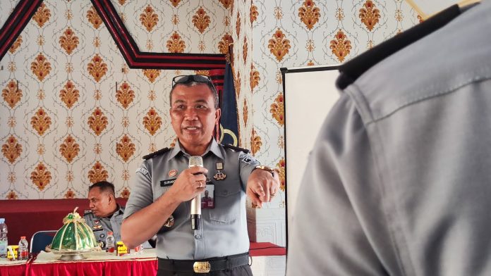 FOTO: Kepala Bidang Pelayanan Tahanan, Kesehatan, Rehabilitasi, Pengelolaan Benda Sitaan, Barang Rampasan Negara dan Keamanan Kanwil Kementerian Hukum dan HAM Sulawesi Selatan, Surianto. (Dok. Rutan Barru)