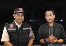 NGO Desak Kapolda Sulsel Bentuk Satgas Tambang Ilegal Diduga Penyebab Banjir Bandang di Wajo FOTO: Tangkapan layar video -Kapolda Sulawesi Selatan Irjen Pol Andi Rian Djajadi (kanan) didampingi Penjabat (Pj) Gubernur Bahtiar Baharuddin (kiri) menyampaikan testimoni perkembangan penanganan bencana banjir dan tanah longsor di empat kabupaten di Sulsel, Jumat (3/5/2024) malam. ANTARA/Darwin Fatir.