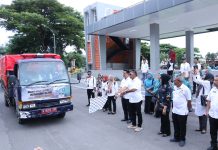 Bupati Andi Utta Lepas Bantuan Bencana ke Wajo dan Luwu FOTO: Bantuan dilepas secara resmi oleh Bupati Bulukumba, Andi Muchtar Ali Yusuf di Lapangan Pemuda Bulukumba, Rabu, 8 Mei 2024. (Dok. Kominfo Bulukumba)