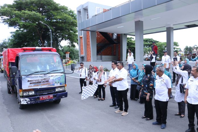 FOTO: Bantuan dilepas secara resmi oleh Bupati Bulukumba, Andi Muchtar Ali Yusuf di Lapangan Pemuda Bulukumba, Rabu, 8 Mei 2024. (Dok. Kominfo Bulukumba)