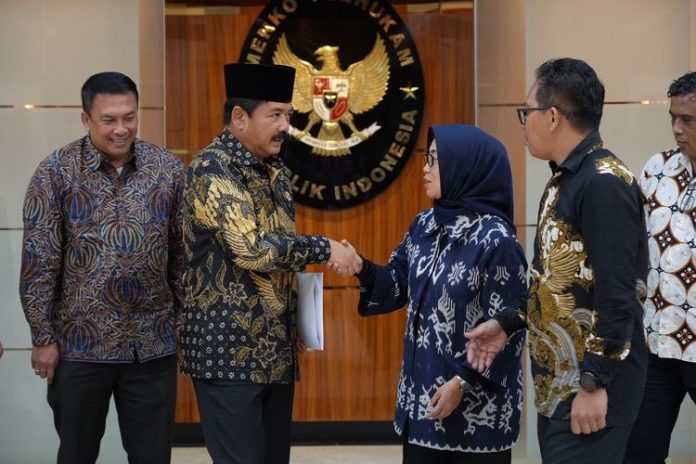 FOTO: Menteri Koordinator Bidang Politik, Hukum, dan Keamanan Hadi Tjahjanto saat menerima jajaran Dewan Pers di Kantor Kemenko Polhukam, Jakarta Pusat, Selasa (7/5/2024).(Dok. Kemenko Polhukam)