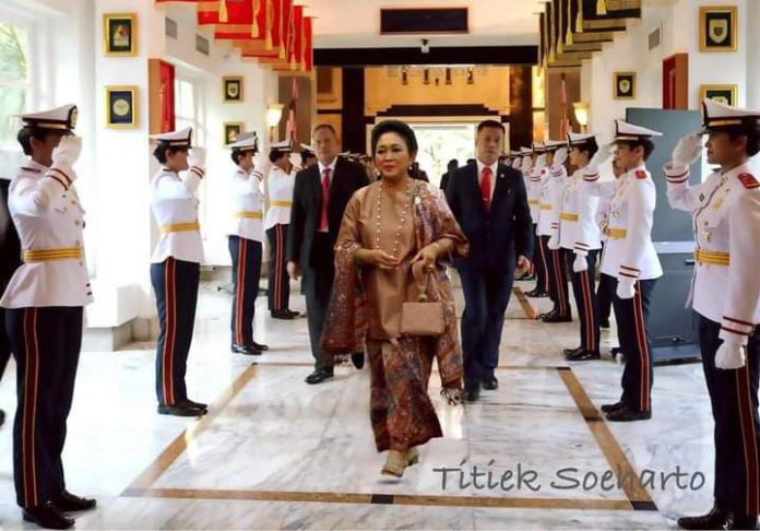 FOTO: Titiek Soeharto saat menghadiri kegiatan Halalbihalal di Kemenhan. [Properti Titiek Soeharto di Facebook]