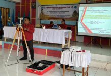 LP2M UNM Gelar Pelatihan Kewirausahaan Menggunakan GPS Geodetik di SMK Negeri 5 Majene FOTO: Lembaga Penelitian dan Pengabdian kepada Masyarakat (LP2M) UNM melalui Program Kemitraan Masyarakat (PKM) yang dilaksanakan di SMKN 5 Majene pada tanggal 10 - 11 Mei 2024, saat melakukan pelatihan kepada peserta yang hadir diantaranya guru/siswa di SMKN Negeri 5 Majene. (Istimewa)