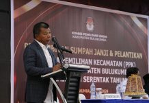 Hadiri Pelantikan PPK, Bupati Andi Utta: Bekerja Profesional, Jaga Integritas! FOTO: Bupati Bulukumba Andi Muchtar Ali Yusuf saat menghadiri pelantikan Anggota Panitia Pemilihan Kecamatan (PPK) di Ballroom Hotel Agri Bulukumba, Kamis, 16 Mei 2024.