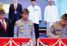 Kapolri Resmikan Labfor Digital Forensik Polda Sulsel FOTO: Kapolri Jenderal Listyo Sigit Prabowo didampingi Kabareskrim Polri Komjen Wahyu Widada menandatangani prasasti peresmian Labfor Digital Forensik (Foto: dok. Istimewa)