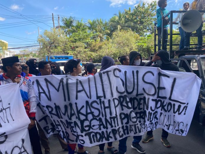 IMG-20240517-WA0134 FOTO: Ratusan atlet datangi kantor Gubernur Sulsel gelar aksi damai. Jumat (18/5)