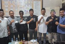 Sibuk, Ketua Mundur, FKPM Temui Kapolsek Manggala FOTO: Penasehat Forum Komunikasi Polisi Masyarakat (FKPM) Andi Pasamangi Wawo, mendampingi Pengurus dan para Ketua FKPM Kelurahan se Kecamatan Manggala temui Kapolsek Manggala Kompol H.Syamsuardi, S.Sos, MH.