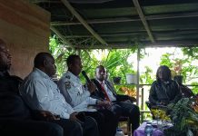 PJ.Gubernur Papua Selatan Berdialog dengan Pedagang di Pasar Mopa FOTO: Penjabat Gubernur Papua Selatan saat menemui para pedagang di Pasar Mopa.