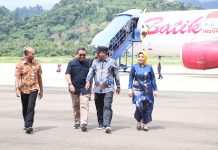 Tiba di Sulbar, Pj Bahtiar Bawa Kabar Baik, Umumkan Penerbangan Setiap Hari Mamuju – Makassar FOTO: Pj Gubernur Sulbar Bahtiar Baharuddin saat tiba di Bandara Tampa Padang Mamuju Sulawesi Barat, Minggu 19 Mei 2024. (Istimewa)