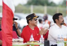 Agus Salim Tutup Turnamen Sepakbola Kajati Sulsel Cup I di Malili FOTO: Kepala Kejaksaan Tinggi (Kejati) Sulawesi Selatan Agus Salim, S.H,M.H., secara resmi menutup turnamen Sepak Bola Kajati Sulsel Cup I 2024. Minggu (19/05/2024). (Properti: Kasipenkum Kejati Sulsel)