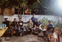 Silahturahmi FKPM se Kecamatan Manggala FOTO: Kapolsek Manggala Kompol H Syamsuardi, S.Sos, MH selaku Pembina dan Tokoh Masyarakat Andi Pasamangi Wawo selaku Penasehat FKPM, Plt Ketua H.Syarifuddin, Para Bhabinkamtibmas, para Ketua FKPM Kelurahan, Pengurus dan anggotanya di Sekertariat Fkpm Kec Manggala, Kamis malam (23/5).
