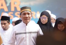 Bertugas Hanya 14 Bulan di Sulsel, 104 Perkara Korupsi Dituntaskan, Dapat Penghargaan: Kejati Berkinerja Terbaik di Indonesia FOTO: Staf ahli Jaksa Agung Leonard Eben Ezer Simanjuntak saat kembali menghadiri Haul Akbar Syech Yusuf Al-Makassar Attami Taung di Jalan Syech Yusuf - Lakiung Kecamatan Somba Opu Kabupaten Gowa, Sabtu pagi (25/05/2023).