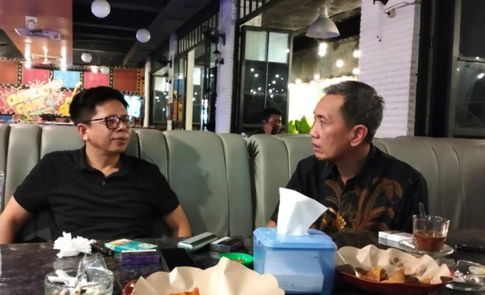 FOTO: Tomy Satria Yulianto (TSY) dan Arum Spink bertemu bahas persiapan Pilkada Bulukumba 2024.