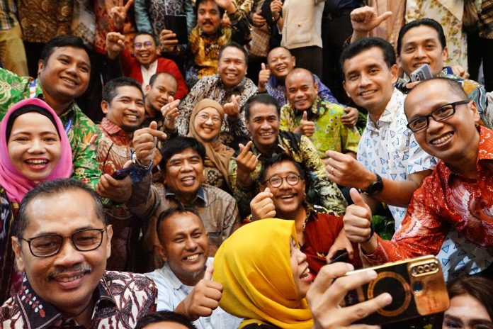 FOTO: Menteri Pertanian Andi Amran Sulaiman saat silaturahmi Himpuni dengan Kementerian Pertanian di Jakarta pada Selasa malam (28/05/2024).