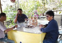 Kepala BPM Tinjau Persiapan Lomba Desa Dan Kelurahan se Sulsel di Manggala FOTO: Kepala Bagian Pemberdayaan Masyarakat (BPM) Kota Makassar Andi Anshar, S.STP., M.Si didampingi Tokoh Masyarakat Manggala Andi Pasamangi Wawo.