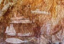 Gambar Perahu Padewakang dan Badik di Goa Batu Suku Aborigin Kisahkan Perdagangan Bugis-Makasar di Australia FOTO: Pegunungan Batu Wellington Range, Tasmania - Australia di temukan sebuah motif lukisan Badik yang menandakan perjalanan orang Makassar di Australia pada tahun 1637. Setelah di lakukan uji Carbon (akurasi 94%, menggunakan OxCal4.1)