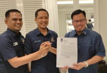 Cara Nasdem Pilkada Tanpa Mahar, Ruislag Kader di Cakada Sulsel FOTO: Kanan Muzayyin Arif Kader PKS paling kiri A Ikhsan Hamid kader partai Nasdem. Kedua telah menerima surat rekomendasi penetapan pasangan calon kepala daerah usungan Nasdem berlangsung di Nasdem Tower, Jakarta, Sabtu, 1 Juni 2024.