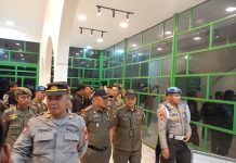 Pasca Penutupan W Superclub, Pemkot Makassar Tegas Tertibkan Diskotik Berkedok Cafe FOTO: Satuan Polisi Pamong Praja (Pol PP) Kepolisian dari Polrestabes Makassar dan Dinas Pariwisata melakukan penertiban jadi sasaran penertiban adalah Cafe The Sultan yang berada di Antang, Kecamatan Manggala. Senin (3/6) malam tadi.