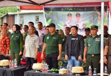 Peringati Hari Lingkungan Hidup, Bupati Andi Utta Tanam Mangrove FOTO: Bupati Bulukumba Andi Muchtar Ali Yusuf, Ketua DPRD Bulukumba diwakili oleh Supriadi H Beddu, Sekda Muh Ali Saleng, unsur Forkopimda Bulukumba, Kepala DLHK Bulukumba Andi Uke Indah Permatasari, sejumlah kepala OPD, Camat bersama Tripika Ujung Loe, Pemerintah Kelurahan Dannuang, serta berbagai elemen organisasi dan komunitas menanam mangrove.