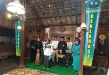 Deklarasi Jam Karet, Tokoh Masyarakat Kabupaten Mojokerto Kritik Pasangan Ikfina–Sa’dulloh Gambar : Deklarasi Ikfina - Sa'dulloh Calon Pasangan Bupati dan Wakil Bupati Mojokerto