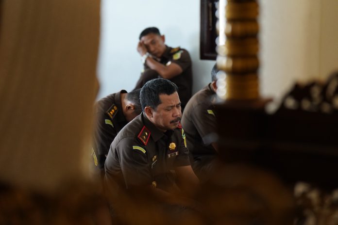 FOTO: Kepala Kejaksaan Tinggi Sulawesi Selatan Agus Salim, S.H,M.H. saat menghadiri tausiyah bertemakan “Pentingnya Kesadaran Berqurban”. Senin (10/06/2024). (Dok. Kasipenkum Kejati Sulsel)