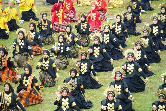 FOTO: Pemecahan rekor MURI ini dikemas dalam event Sulsel Menari yang dilaksanakan secara serentak di 24 kabupaten kota se Sulawesi Selatan, Rabu 12 Juni 2024.