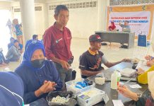 Jaga Kesehatan Petugas Kebersihan, Dinkes Bulukumba Rutin Lakukan Pemeriksaan FOTO: Petugas Keberhasilan saat dilakukan pemeriksaan rutin oleh pihak Dinas Kesehatan Pemkab Bulukumba.