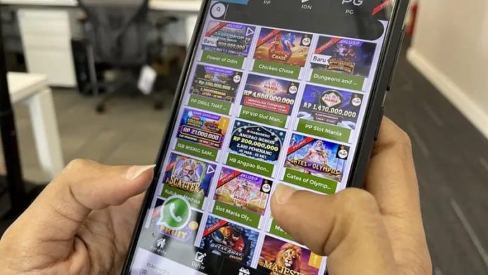 FOTO ilustrasi. Salah satu aplikasi judi slot online yang terdapat di playstore. Kominfo menyebut sejak 2018 hingga 10 Mei 2022 pihaknya telah memutus akses 499.645 konten perjudian di pelbagai platform digital.