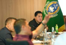 Lolos Fase Ketiga Piala Dunia, Erick Gelar Rapat dengan Exco PSSI dan Pengelola LI FOTO: Menteri BUMN Erick Thohir saat menghadiri rapat kabinet dengan Presiden Joko Widodo. (Properti: Media sosial Erick Thohir)