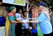 Suka Membantu di TPA, Warga Bahagia Rusdin Abdullah Maju di Pilwalkot FOTO: Tim Sahabat Rudal dan Tim Community saat bersosialisasi di kawasan Tamangapa, Manggala, Kita Makassar.